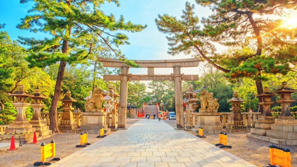 神社で突風!スピリチュアルな意味と神様からのメッセージ