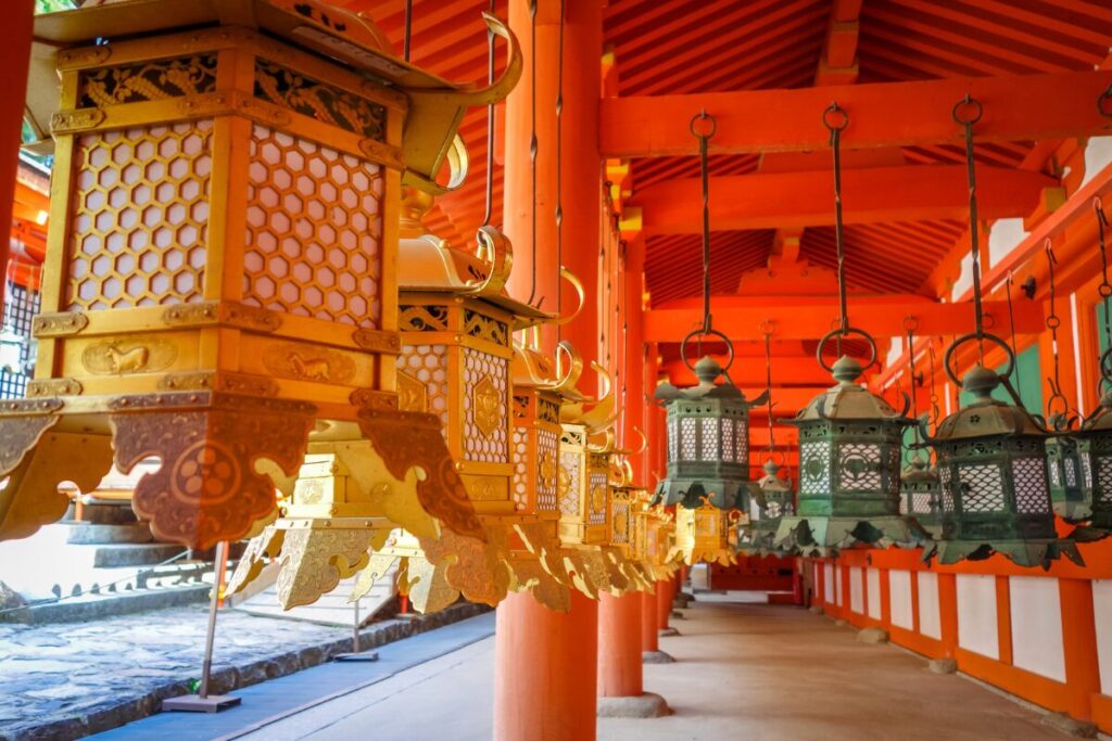 鹿が神様の使いとされるのはなぜ?奈良の鹿に隠された神聖な理由